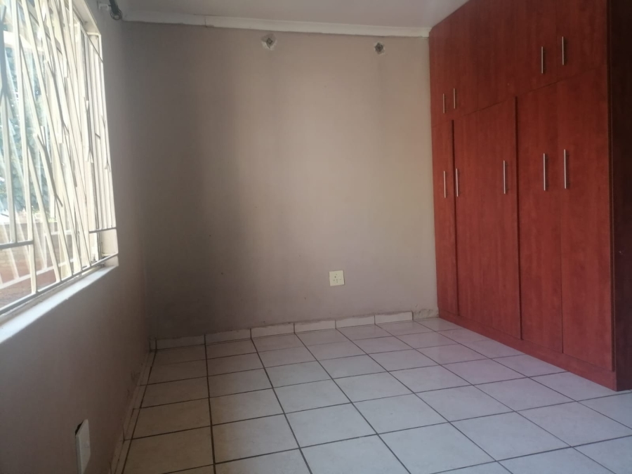 To Let 4 Bedroom Property for Rent in Geelhoutpark North West